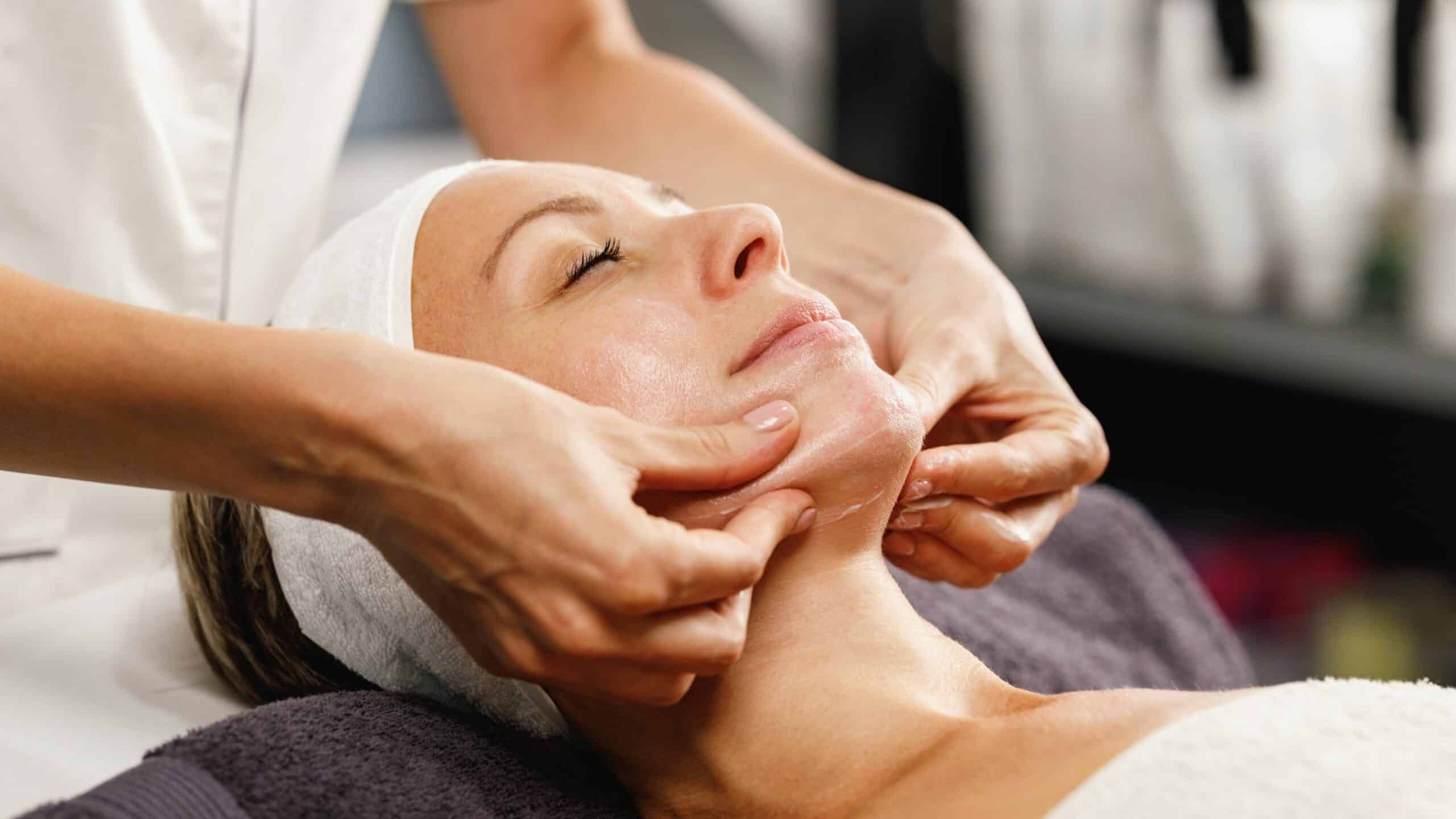 Massage Kobido à Lyon : Lifting naturel et soin du visage anti-rides sur mesure